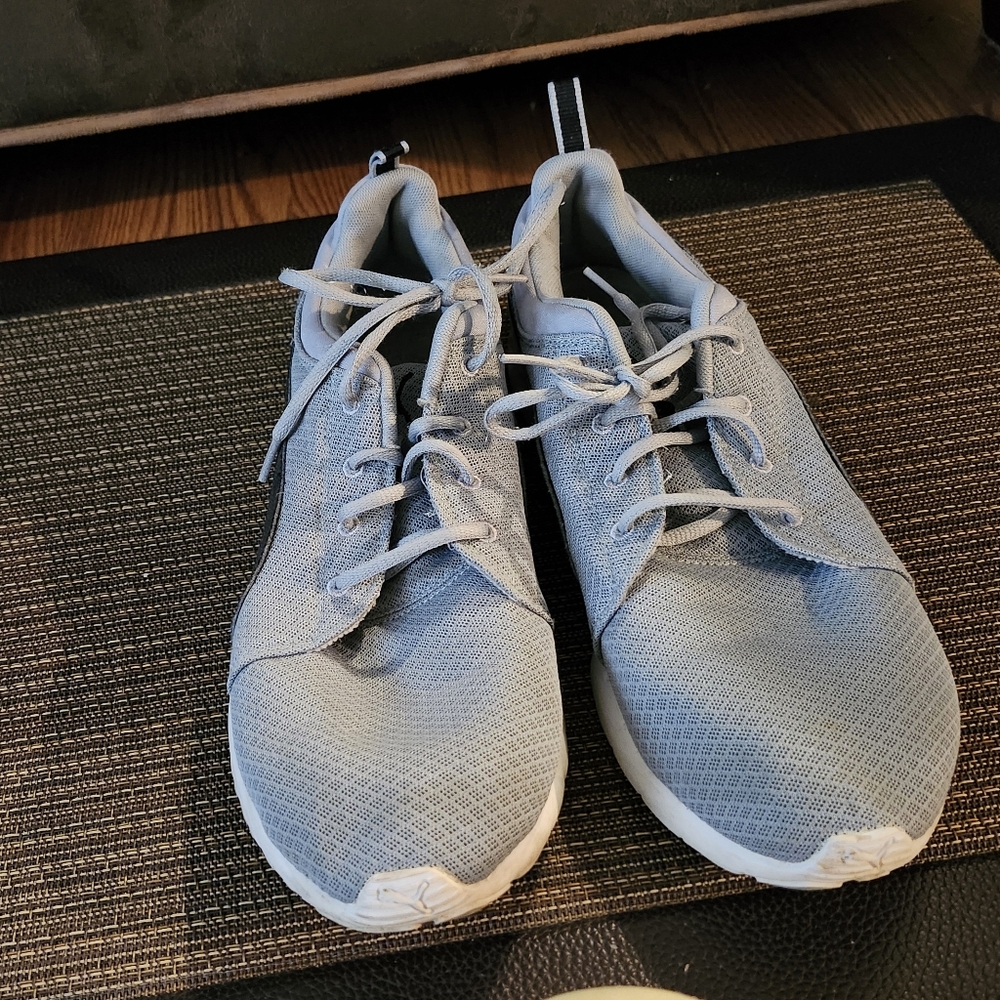 Stylish Light Gray Athletic Sneakers